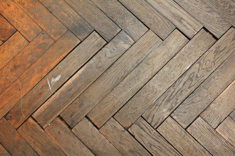 Enlever le vieux parquet